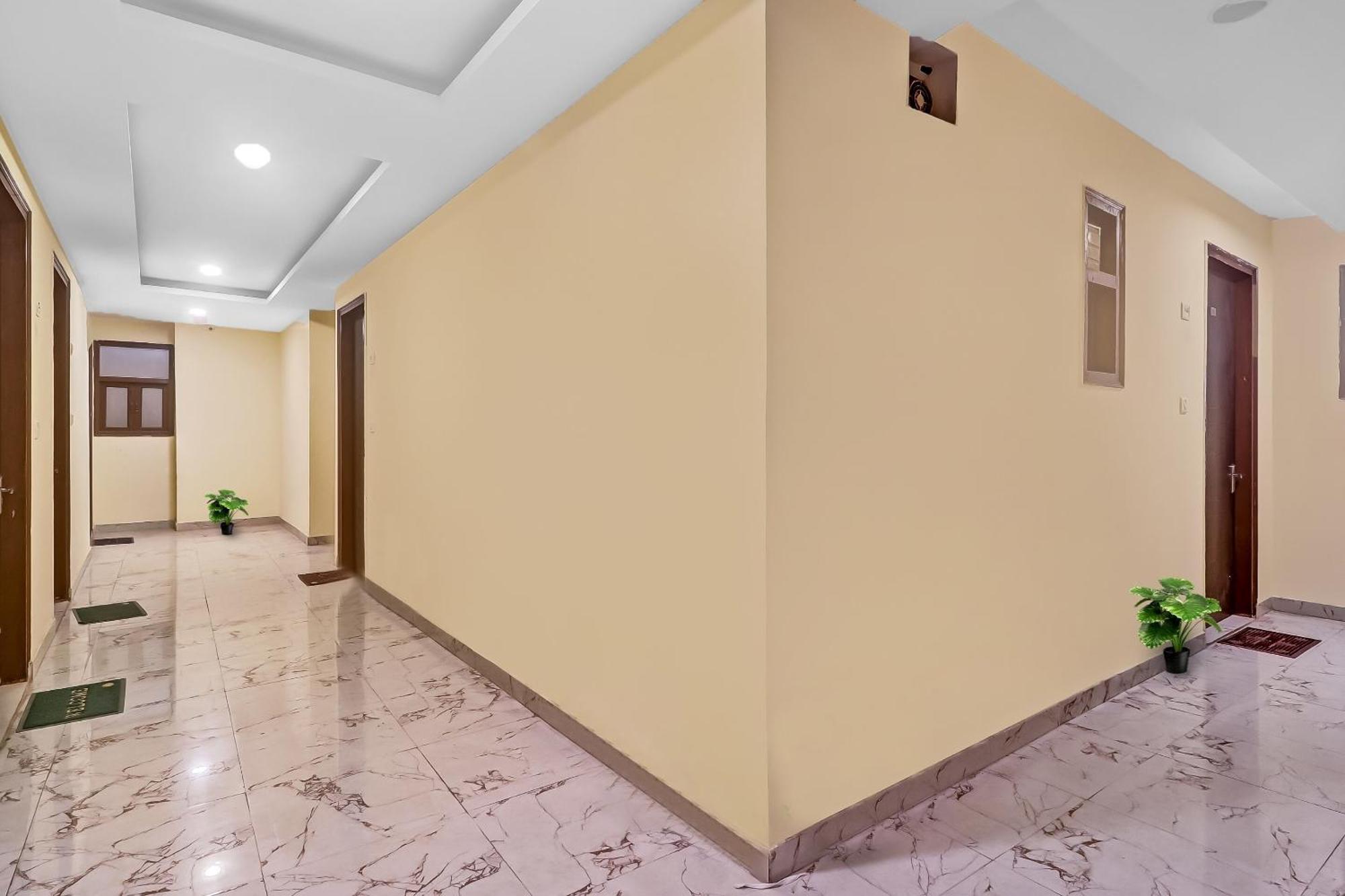 Hotel O Prince Home Stay Near Ambience Mall New Delhi Exterior photo
